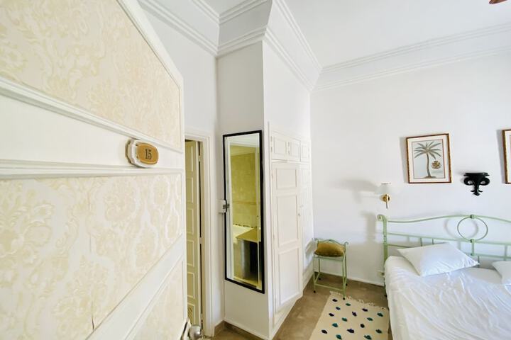 Room 12 of 46