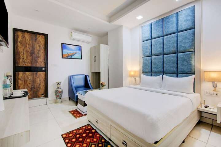 Room 11 of 19