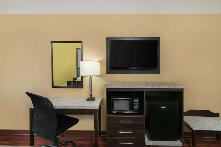 Room 9 of 13