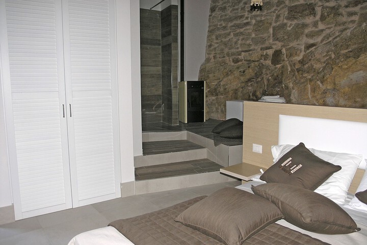 Room 17 of 28