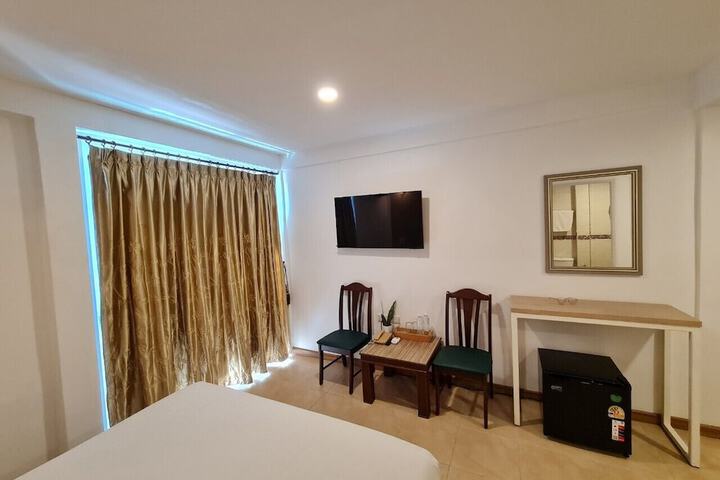 Room 9 of 39