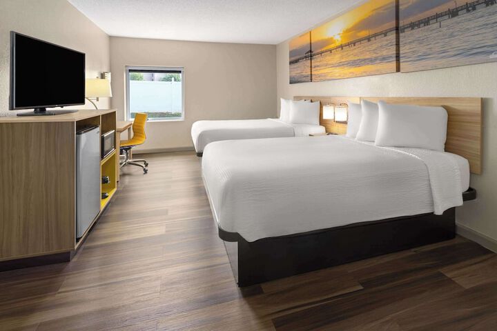 2 Double Beds (4 of 6)