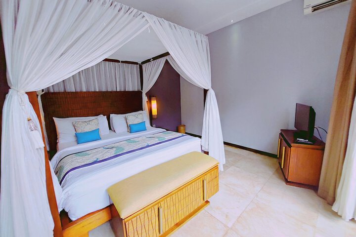 Room 3 of 73