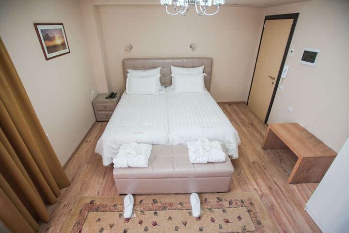 Room 7 of 20