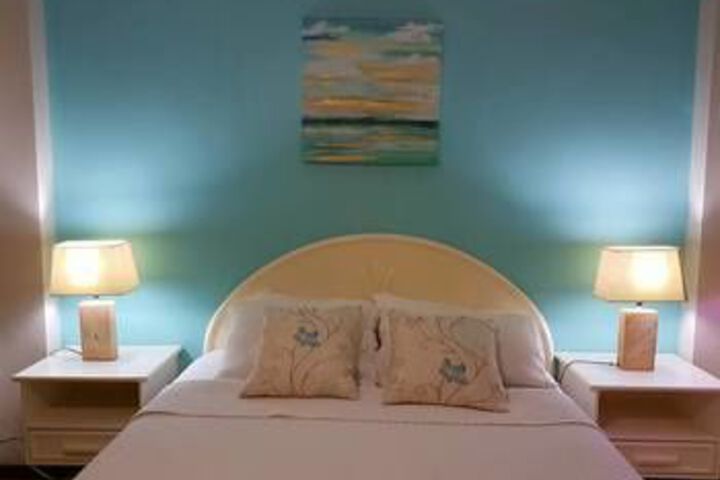 Room 6 of 13