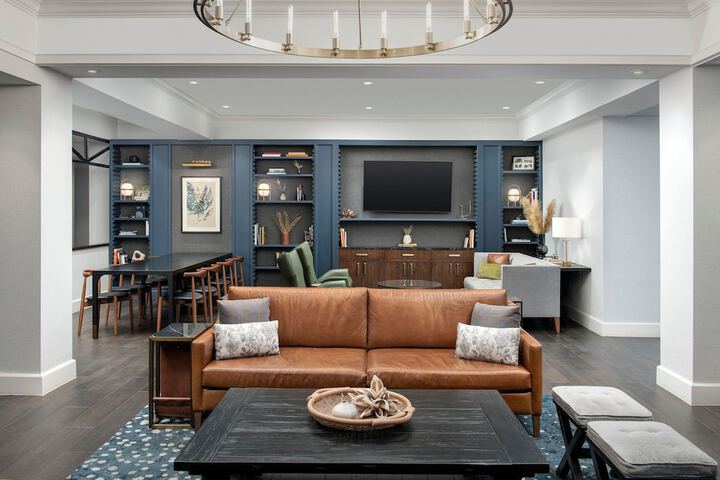 Lobby lounge