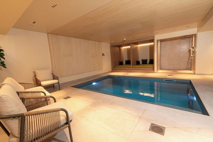 Pool 33 of 51