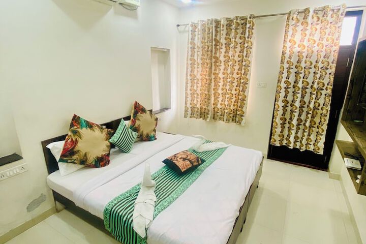 Room 4 of 17