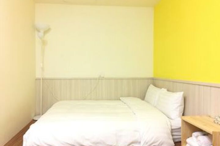 Room 12 of 34