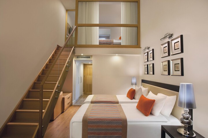 Room 12 of 113