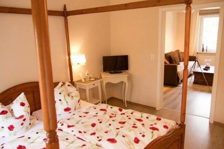 Room 3 of 35