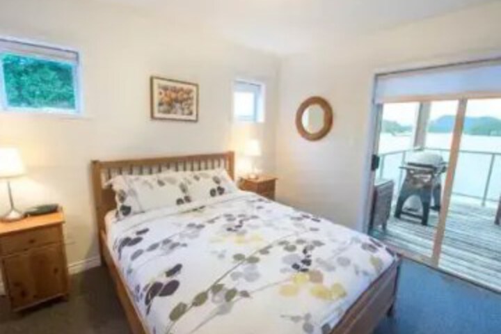 Luxury 2Br Oceanfront Condo by Onlybc 201