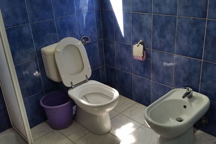 Room 2 of 27