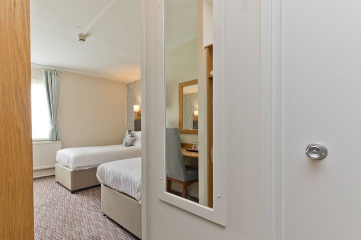 Room 6 of 26