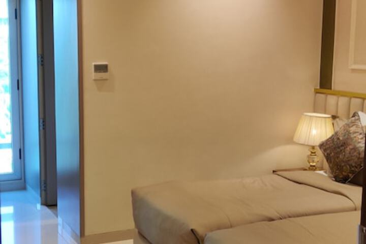 Room 3 of 48