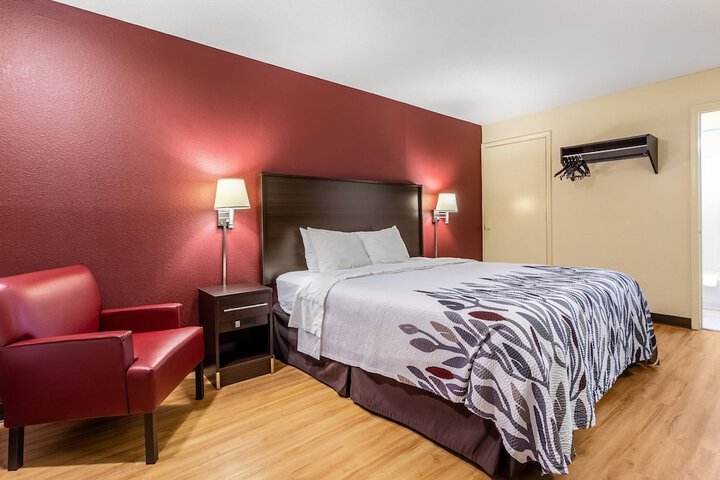 Superior King Bed (4 of 8)