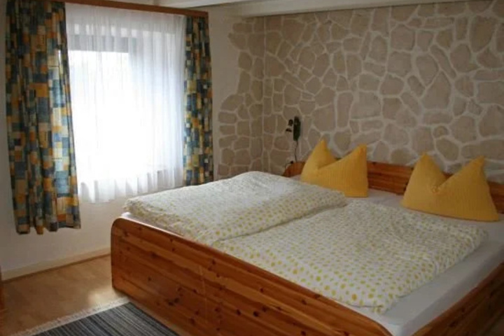 Room 5 of 6