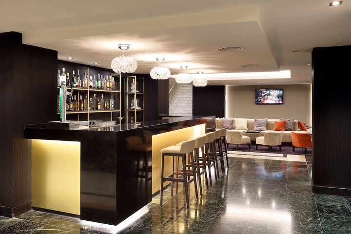 Lounge 61 of 84
