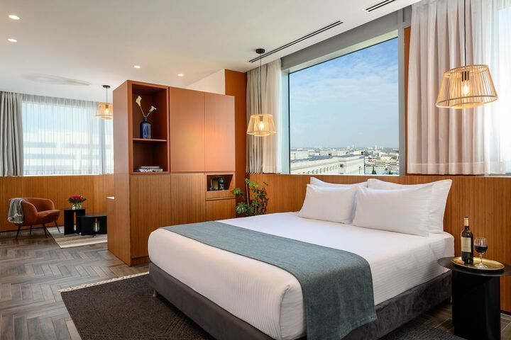 Room 21 of 49