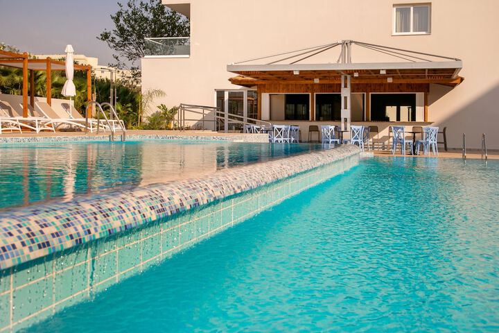 Hotel Pool