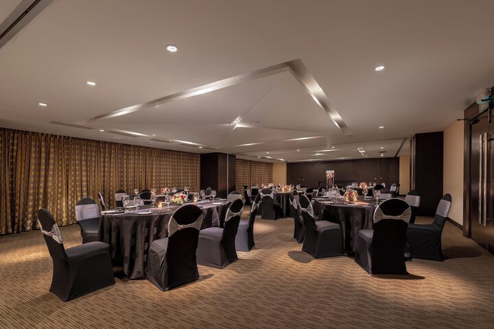 Ballroom/Hall 94 of 130