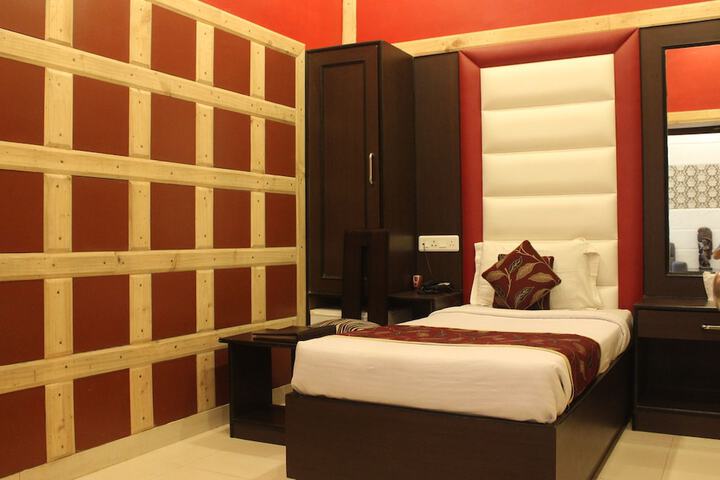 Room 2 of 41