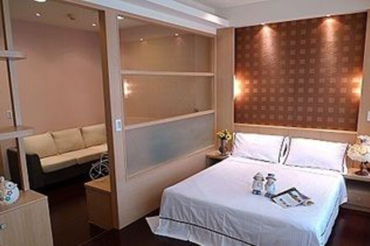 Room 48 of 73