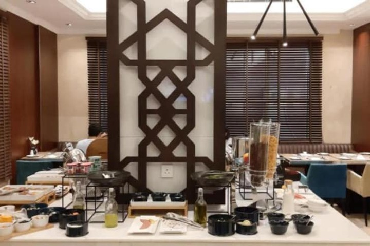 Dining 30 of 82