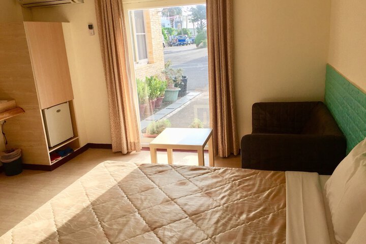 Room 11 of 28