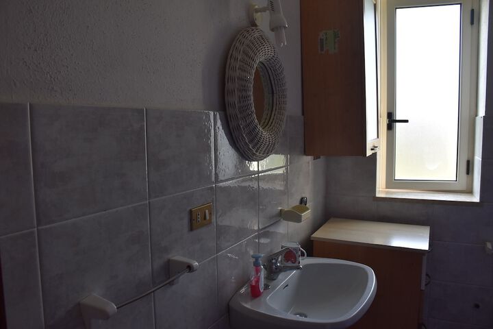 Room 10 of 17