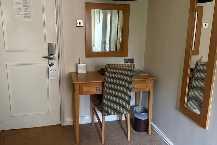 Room 10 of 51