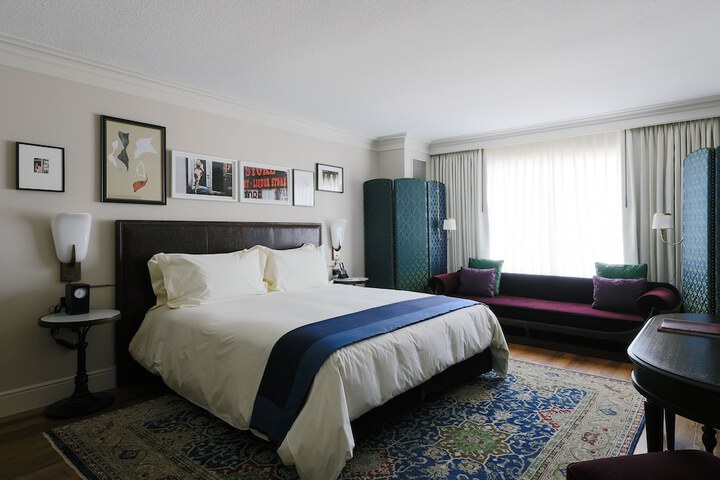 Room 13 of 73