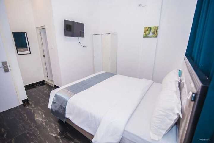 Room 13 of 30
