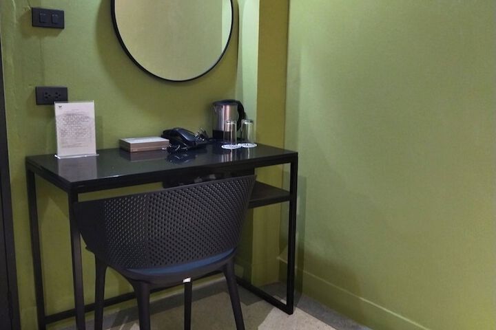 Room 8 of 16