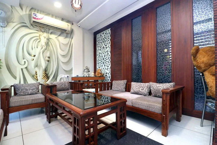Room 4 of 18