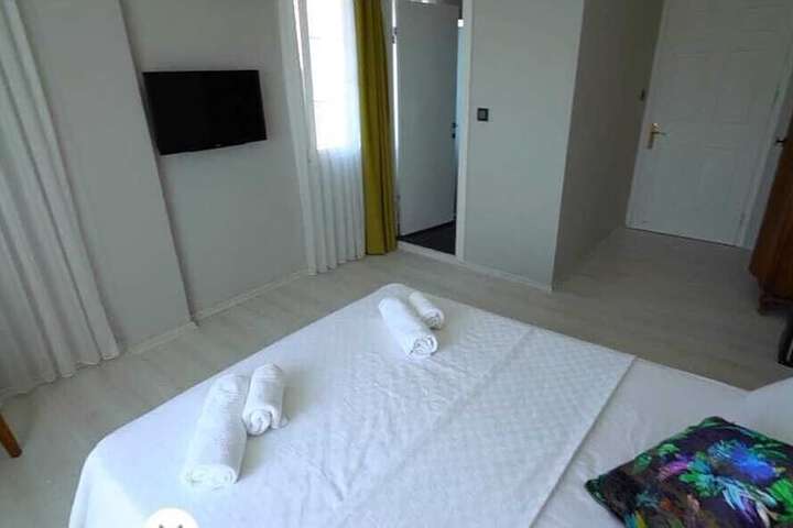 Room 5 of 19