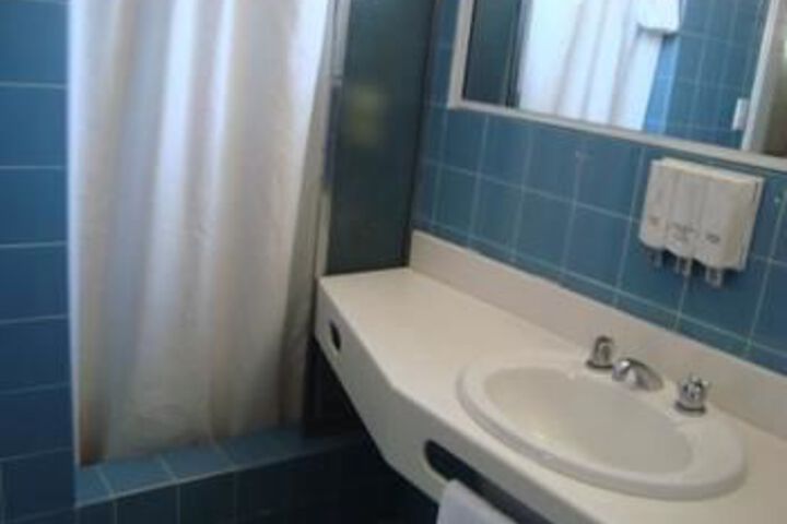 Room 6 of 10