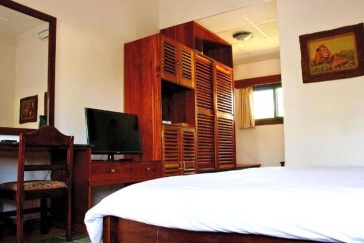 Room 5 of 7