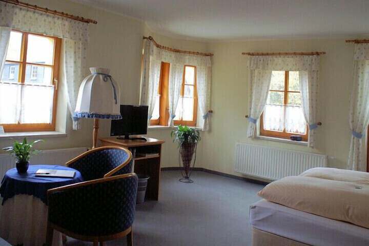 Room 5 of 42