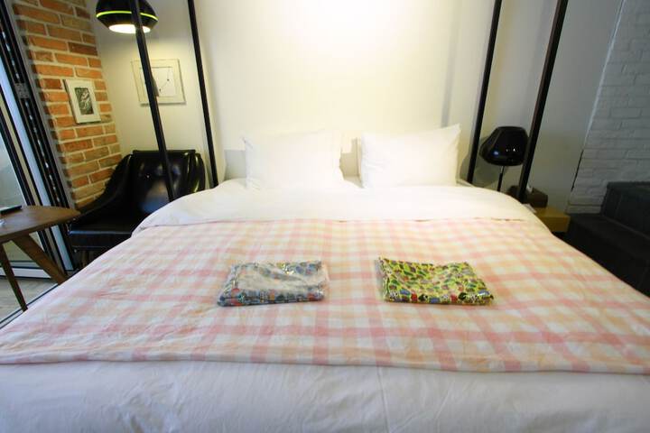 Room 16 of 66