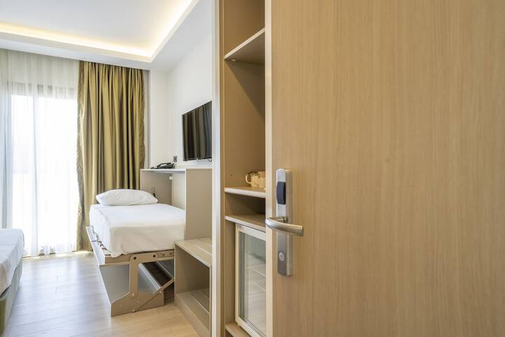 Room 17 of 47