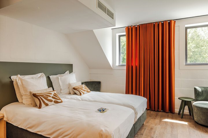 Room 16 of 46