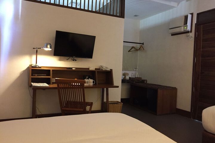 Room 6 of 104