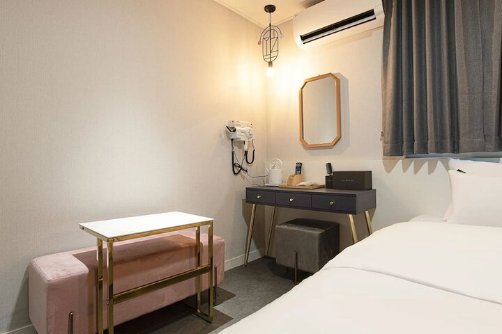 Room 15 of 24