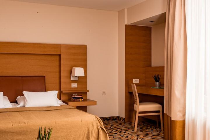 Room 4 of 81