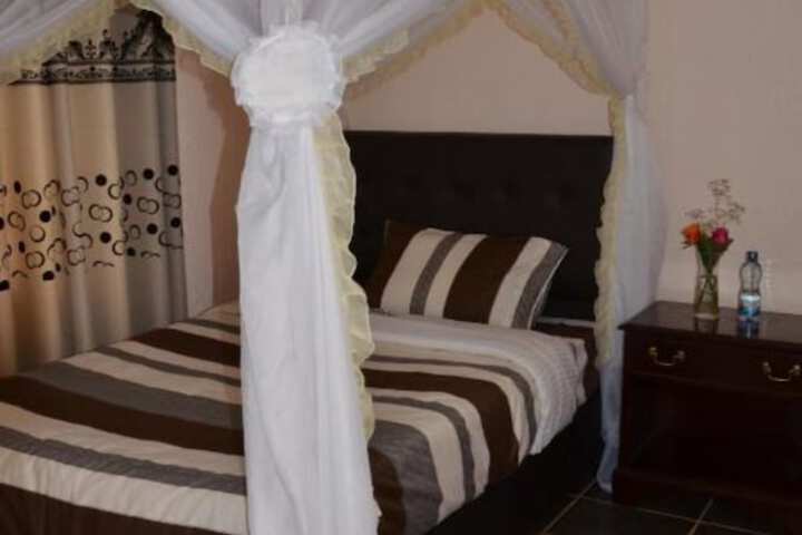 Room 10 of 30