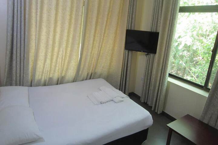 Room 8 of 50