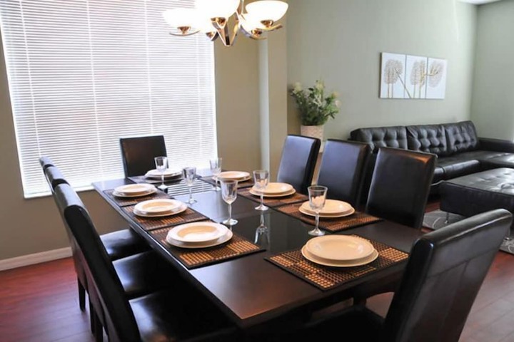 Dining 17 of 26