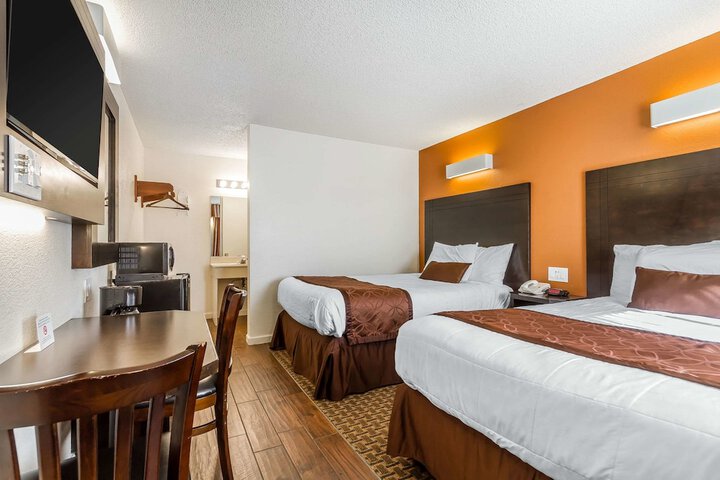 2 Double Beds (11 of 13)
