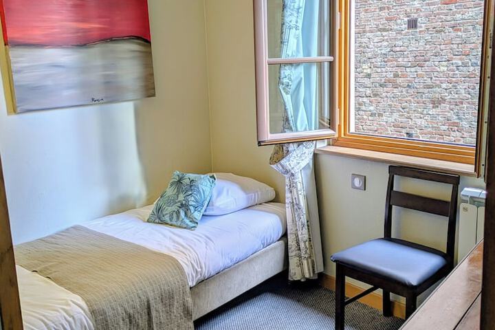 Room 18 of 35
